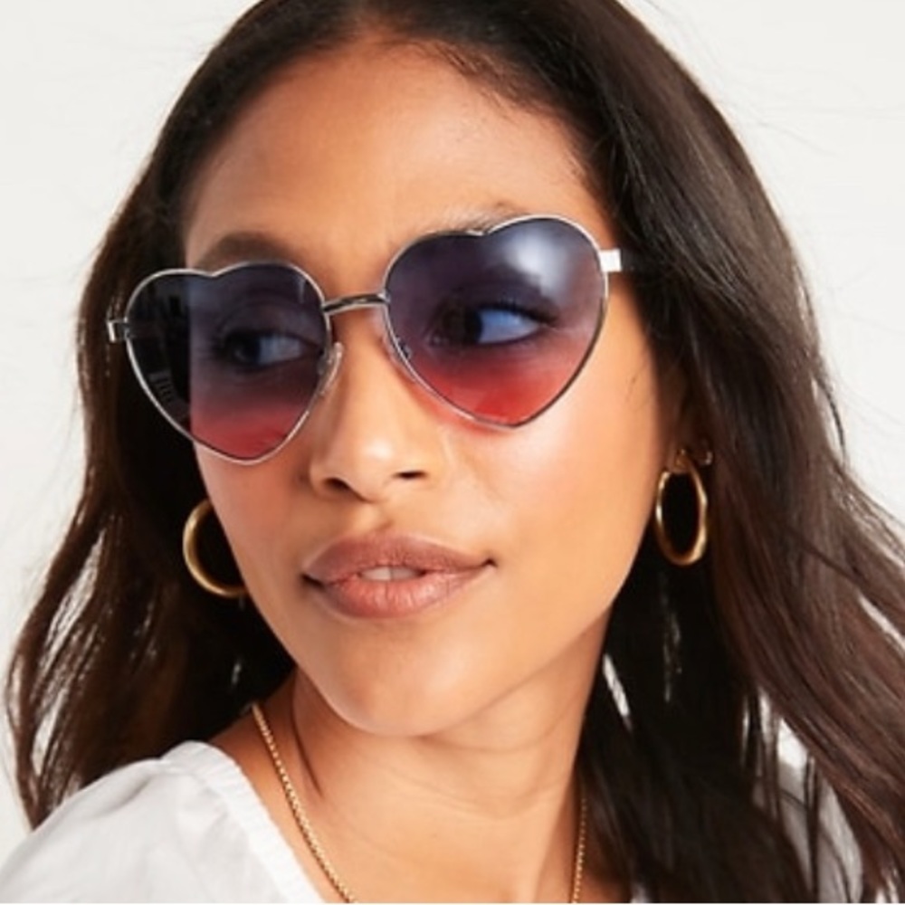 Heart shape graded ombre lens’s sunglasses chic and on trend nwt silvertone